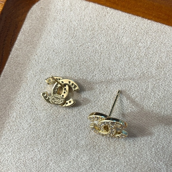 CHANEL Gold Earrings - Picture 4 of 4